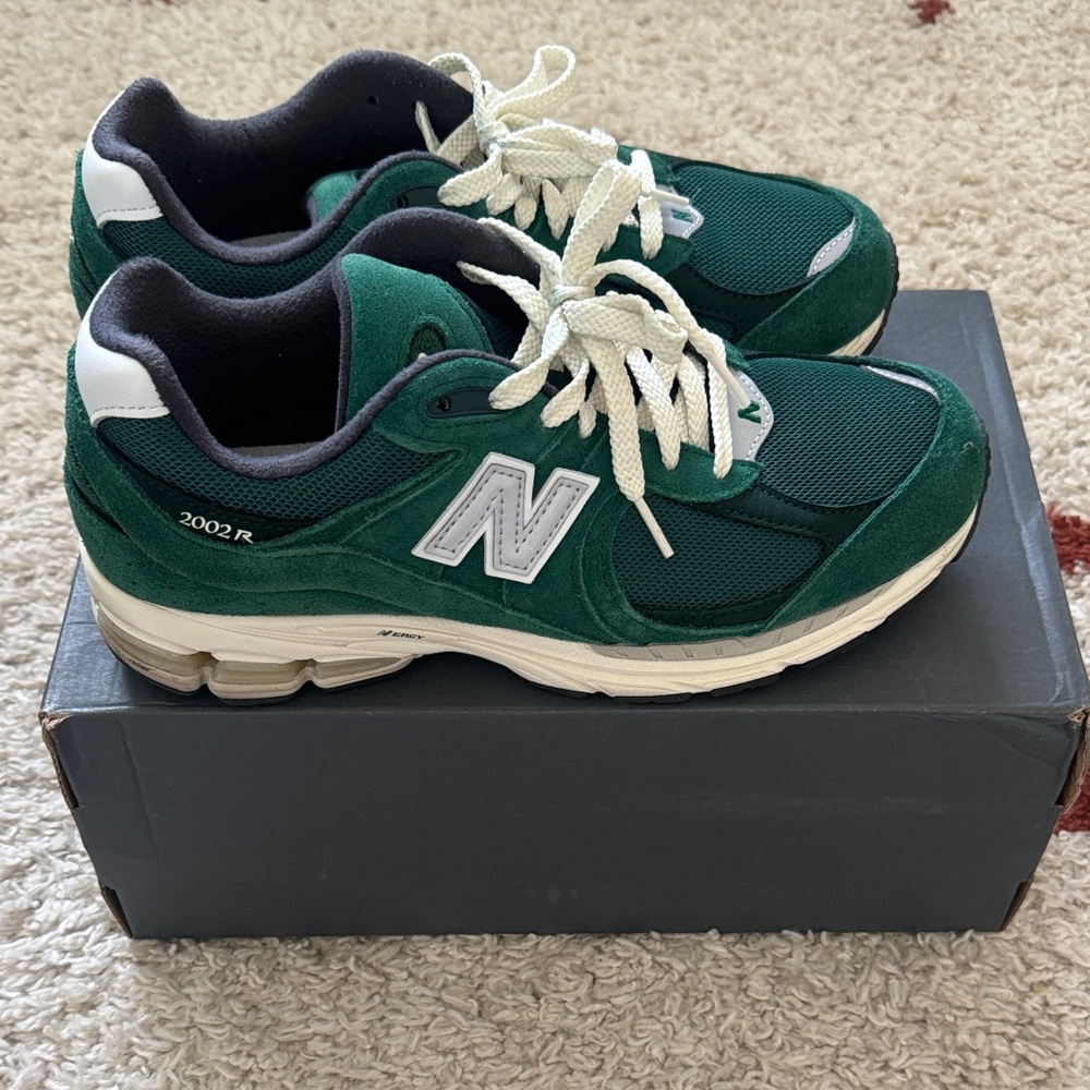 New Balance 2002R